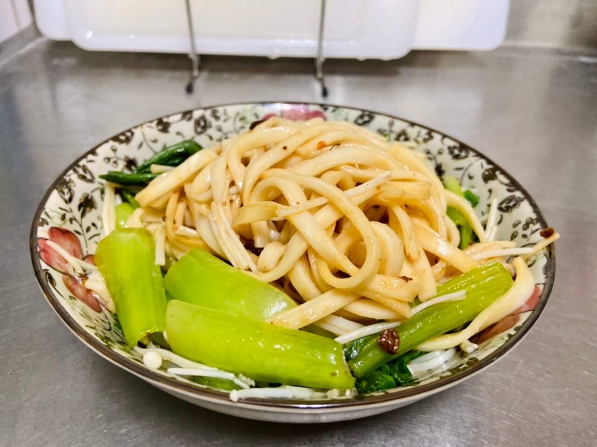 小電鍋料理第十道：青菜維力炸醬關廟麵