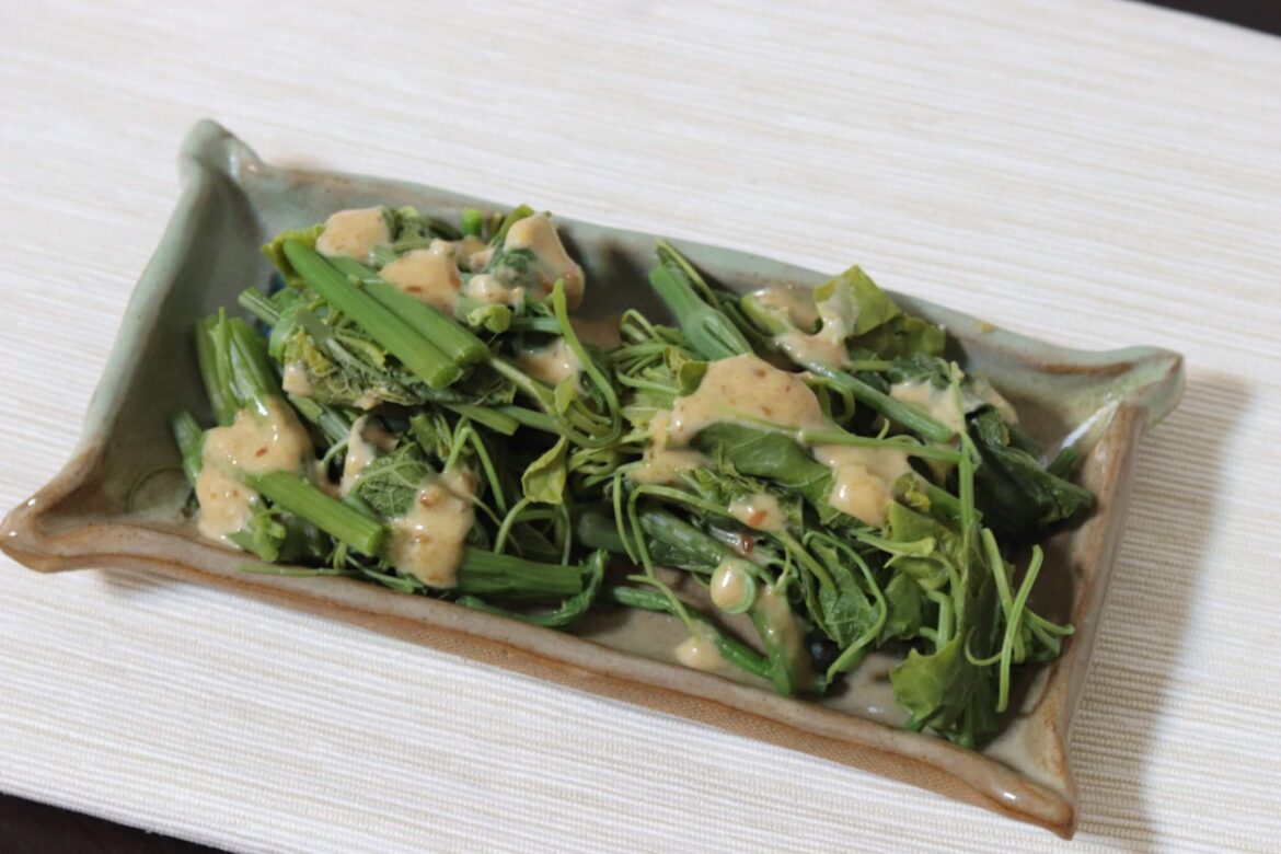 電鍋蒸龍鬚菜佐胡麻醬